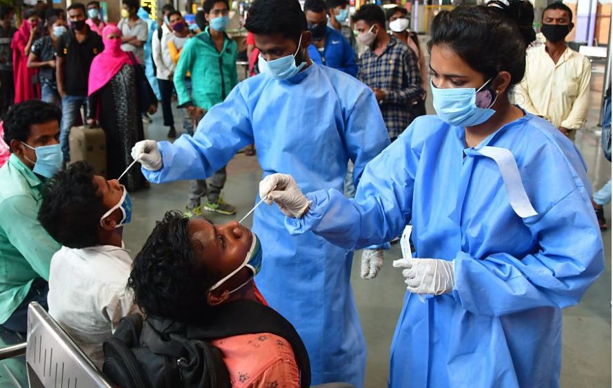 भारतमा कोरोना संक्रमितको संख्या घट्दै